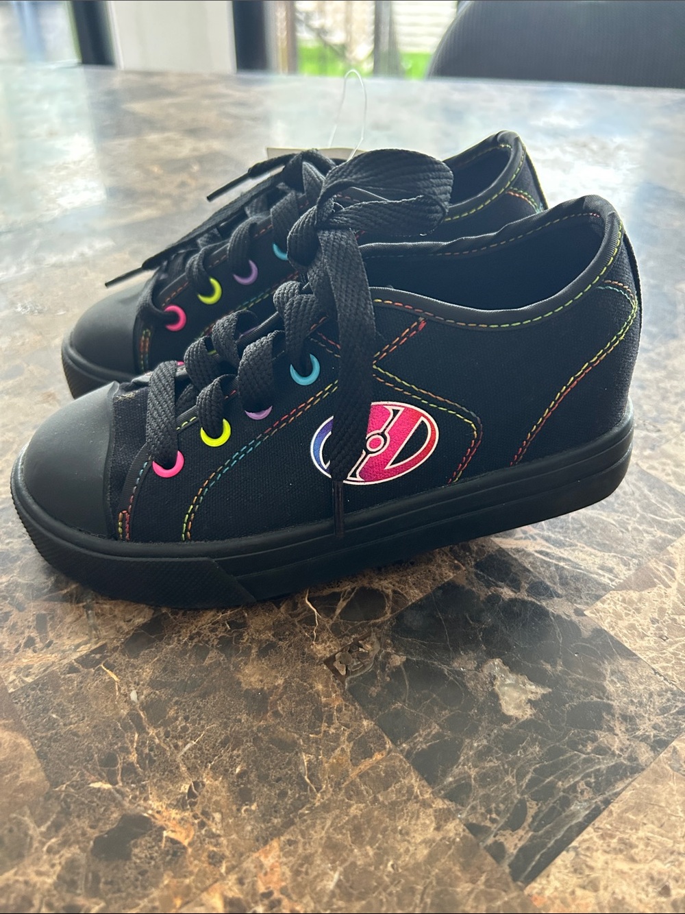 NWT 🆕 Heelys Pro 20 Kids Black Canvas Sneakers with Rainbow Eyelets size 12